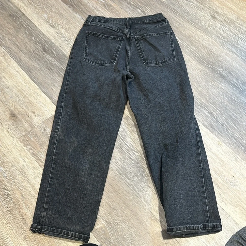 Universal Thread size 8/29 cropped black straight leg jean 26” inseam